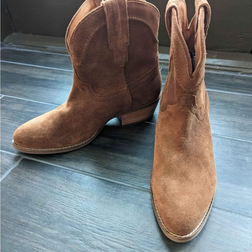 Dingo women’s Tumbleweed Roper Round toe casual boots size 9. Never worn!